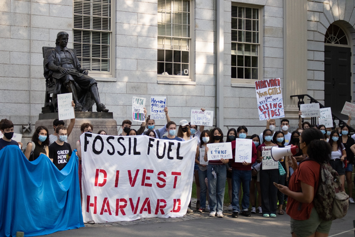 Fossil Fuel Divest Harvard protesting in front of University Hall.